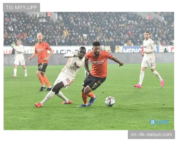 消息:武汉三镇宣布与本土后卫刘奕鸣完成续约 消息:武汉三镇宣布与本土后卫刘奕鸣完成续约